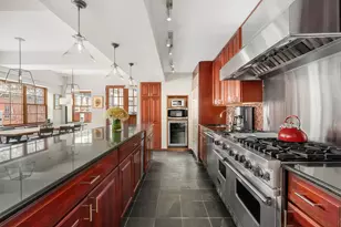 202 Spring St, New York, NY 10012 - Photo 9