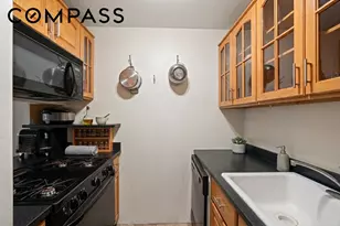 424 W 49th St, New York, NY 10019 - Photo 9