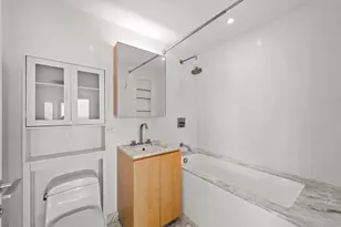 322 W 57th St, New York City, NY 10019 - Photo 17