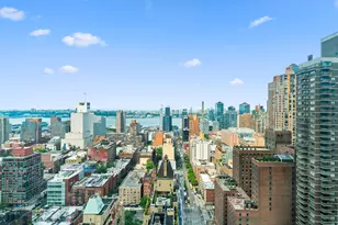 322 W 57th St, New York City, NY 10019 - Photo 5
