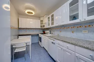 525 Ocean Pkwy, Brooklyn, NY 11218 - Photo 7