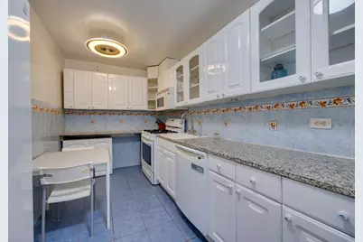 525 Ocean Parkway #4J, Brooklyn, NY 11218 - Photo 7