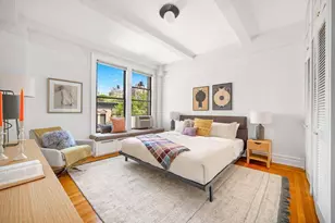 114 W 70th St, New York City, NY 10023 - Photo 5
