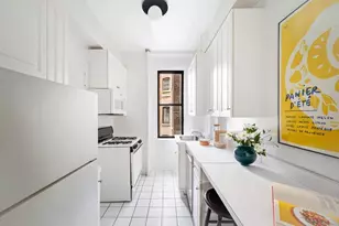114 W 70th St, New York City, NY 10023 - Photo 9