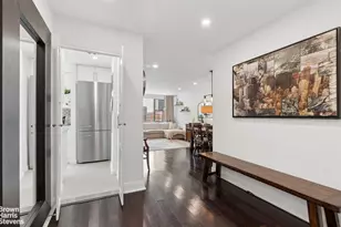 305 E 40th St, New York City, NY 10017 - Photo 11