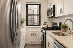 305 E 72nd St, New York City, NY 10021 - Photo 5