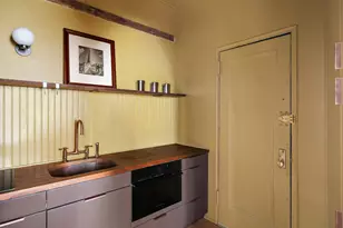 207 W 21st St, New York City, NY 10011 - Photo 5