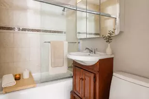 209 E 56th St, New York, NY 10022 - Photo 5