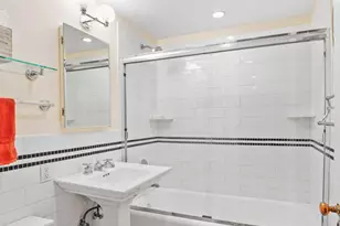 333 W 56th St, New York City, NY 10019 - Photo 13