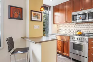 333 W 56th St, New York City, NY 10019 - Photo 5