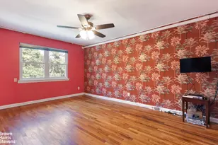 1263 E 222nd St, New York City, NY 10469 - Photo 7