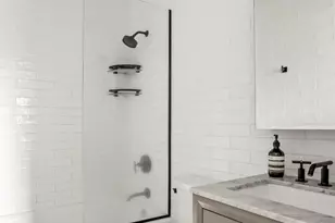 240 E 47th St, New York, NY 10017 - Photo 9