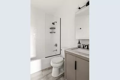 240 E 47th Street #2E, New York, NY 10017 - Photo 9