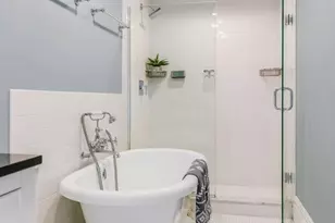 438 W 44th St, New York, NY 10036 - Photo 23