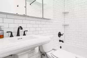 315 W 70th St, New York City, NY 10023 - Photo 9