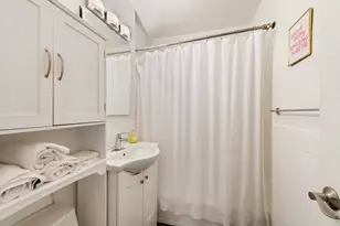 201 W 21st St, New York City, NY 10011 - Photo 3