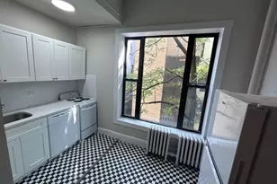 318 W 106th St, New York City, NY 10025 - Photo 1