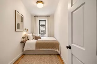 132 W 71st St, New York City, NY 10023 - Photo 3