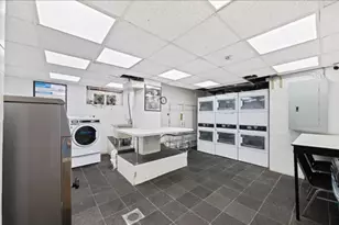 321 E 48th St, New York, NY 10017 - Photo 15