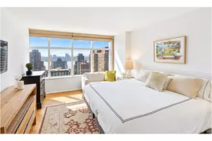 160 W 66th St, New York City, NY 10023 - Photo 3