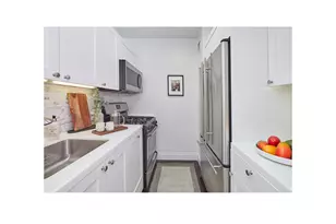 212 E 47th St, New York City, NY 10017 - Photo 5