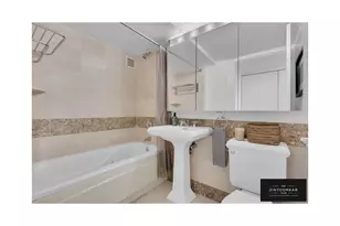 235 E 55th St, New York City, NY 10022 - Photo 9