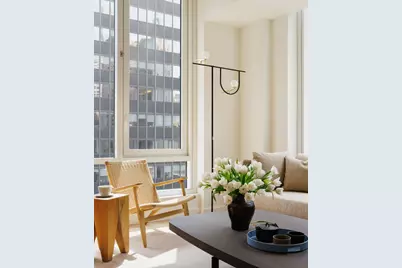 135 E 47th Street #23F, New York, NY 10017 - Photo 3