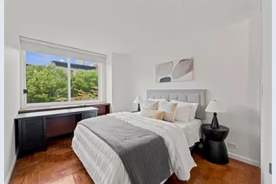 393 W 49th Street #2G, New York, NY 10019 - Photo 15