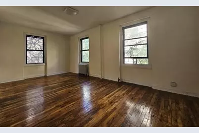21-58 35th Street #3-A, Astoria, NY 11105 - Photo 1