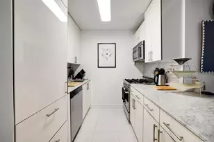 322 W 57th St, New York City, NY 10019 - Photo 7