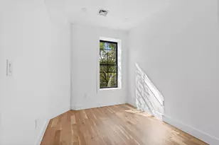 259 E 28th St, New York City, NY 11226 - Photo 15