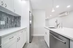 20-17 26th St, New York City, NY 11105 - Photo 7
