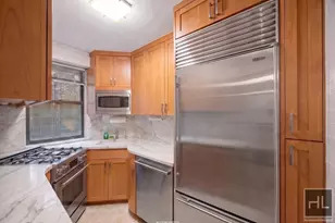 165 W 66th St, New York City, NY 10023 - Photo 3