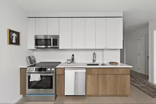 11-52 44th Dr, New York City, NY 11101 - Photo 3