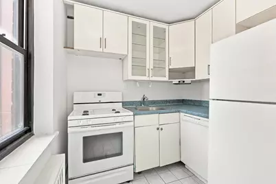 200 E 24th Street #1801, New York City, NY 10010 - Photo 5