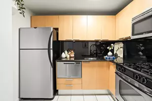 198 21st St, New York City, NY 11232 - Photo 5
