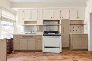 60-31 56th Dr, New York City, NY 11378 - Photo 11