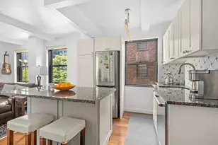 235 E 49th St, New York City, NY 10017 - Photo 3