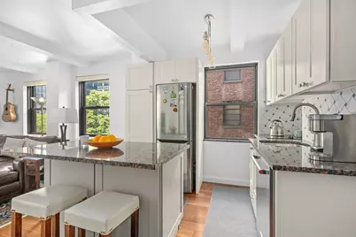 235 E 49th Street #8C, New York City, NY 10017 - Photo 3