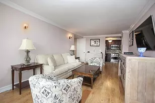 236 E 47th St, New York City, NY 10017 - Photo 3