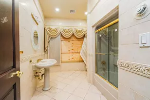 150 Nicolosi Dr, New York, NY 10312 - Photo 59