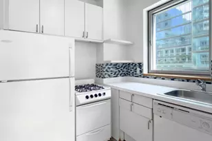 301 W 57th St, New York, NY 10019 - Photo 7