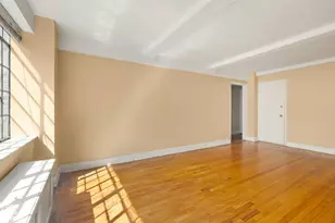 321 E 43rd St, New York City, NY 10017 - Photo 3