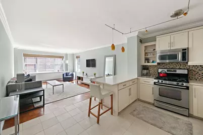 130 E 63rd Street #8D, New York City, NY 10065 - Photo 1
