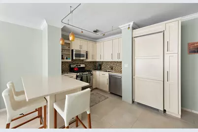 130 E 63rd Street #8D, New York City, NY 10065 - Photo 3