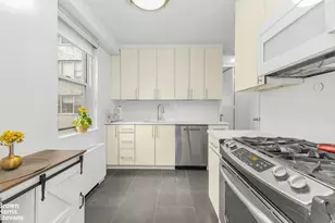 300 E 40th St, New York City, NY 10016 - Photo 3