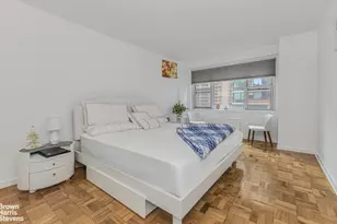 300 E 40th St, New York City, NY 10016 - Photo 7