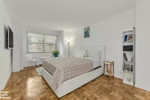 300 E 40th St, New York City, NY 10016 - Photo 5