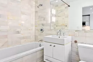 635 W 42nd St, New York City, NY 10036 - Photo 5