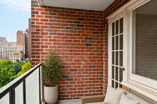 39 Gramercy Park N, New York City, NY 10010 - Photo 9
